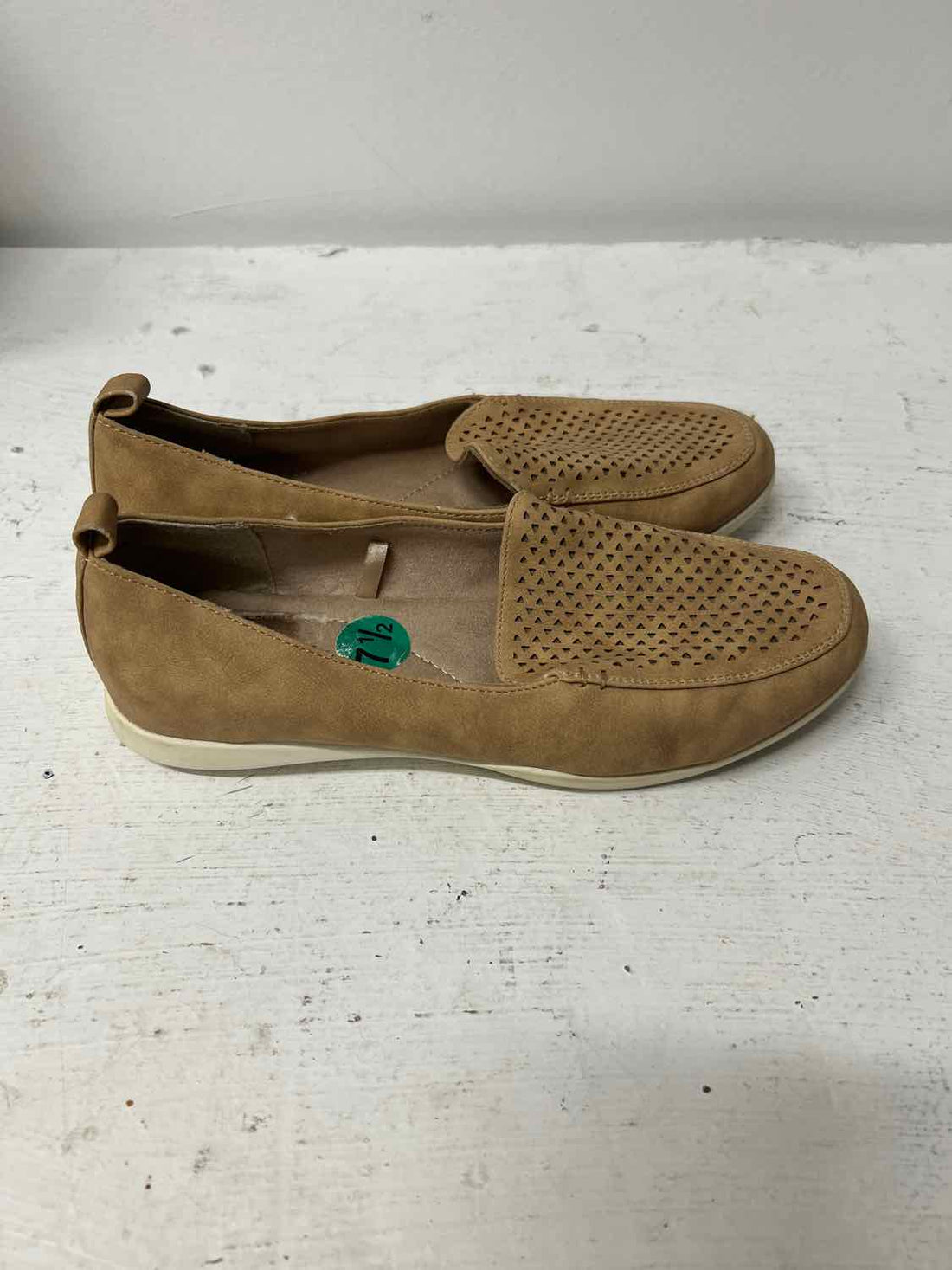 Cliffs Women Size 7.5 Camel Loafers