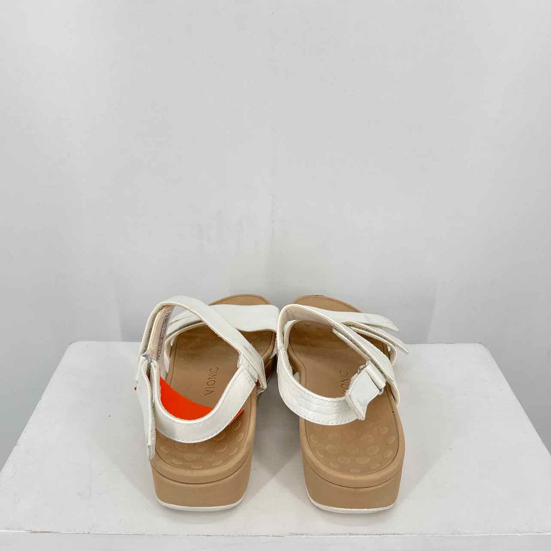 Vionic Women Size 9 White Sandals