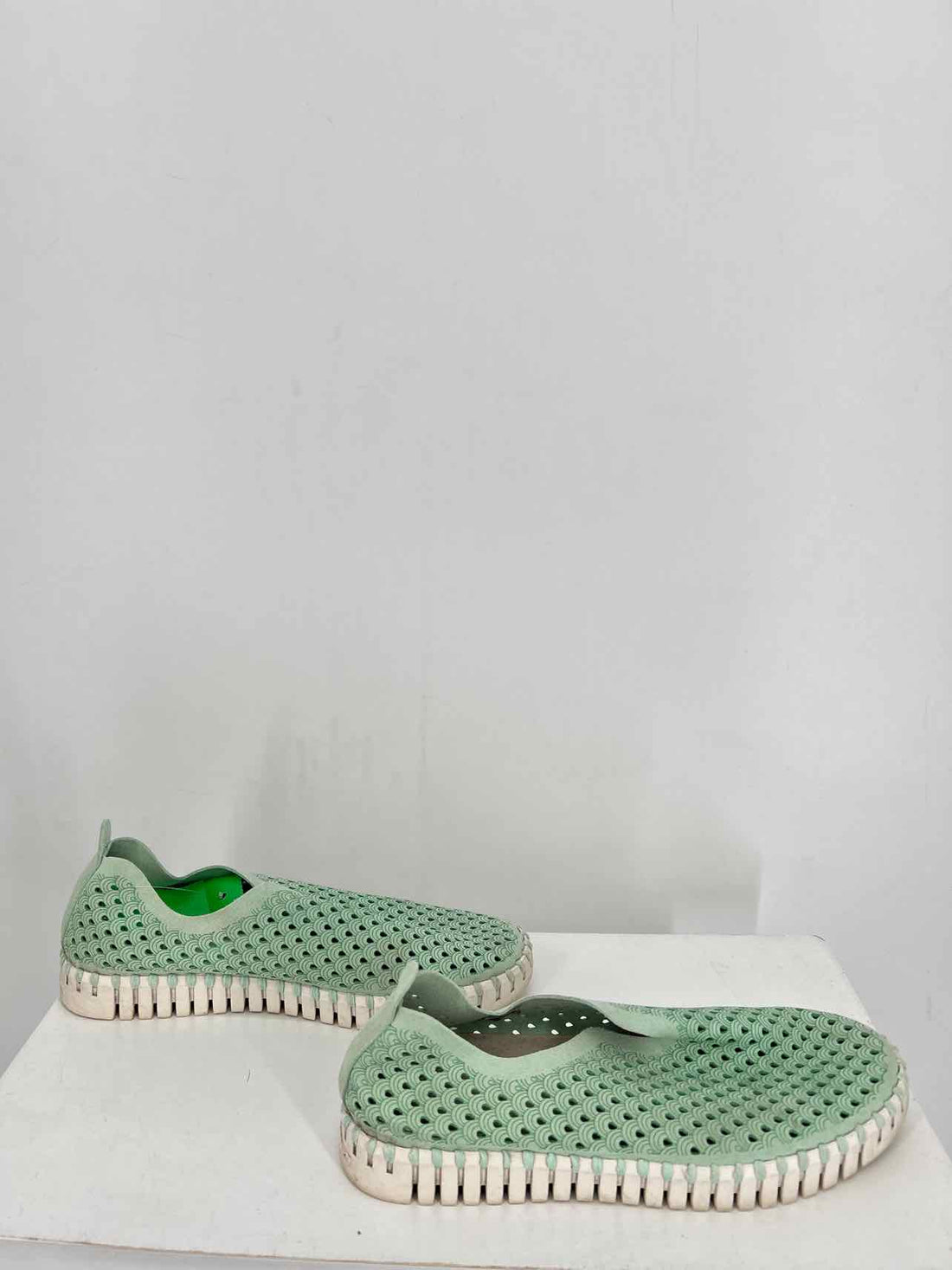 Ilse Jacobsen Women Size 36 (5.5-6) Mint Green Perforated Sneakers