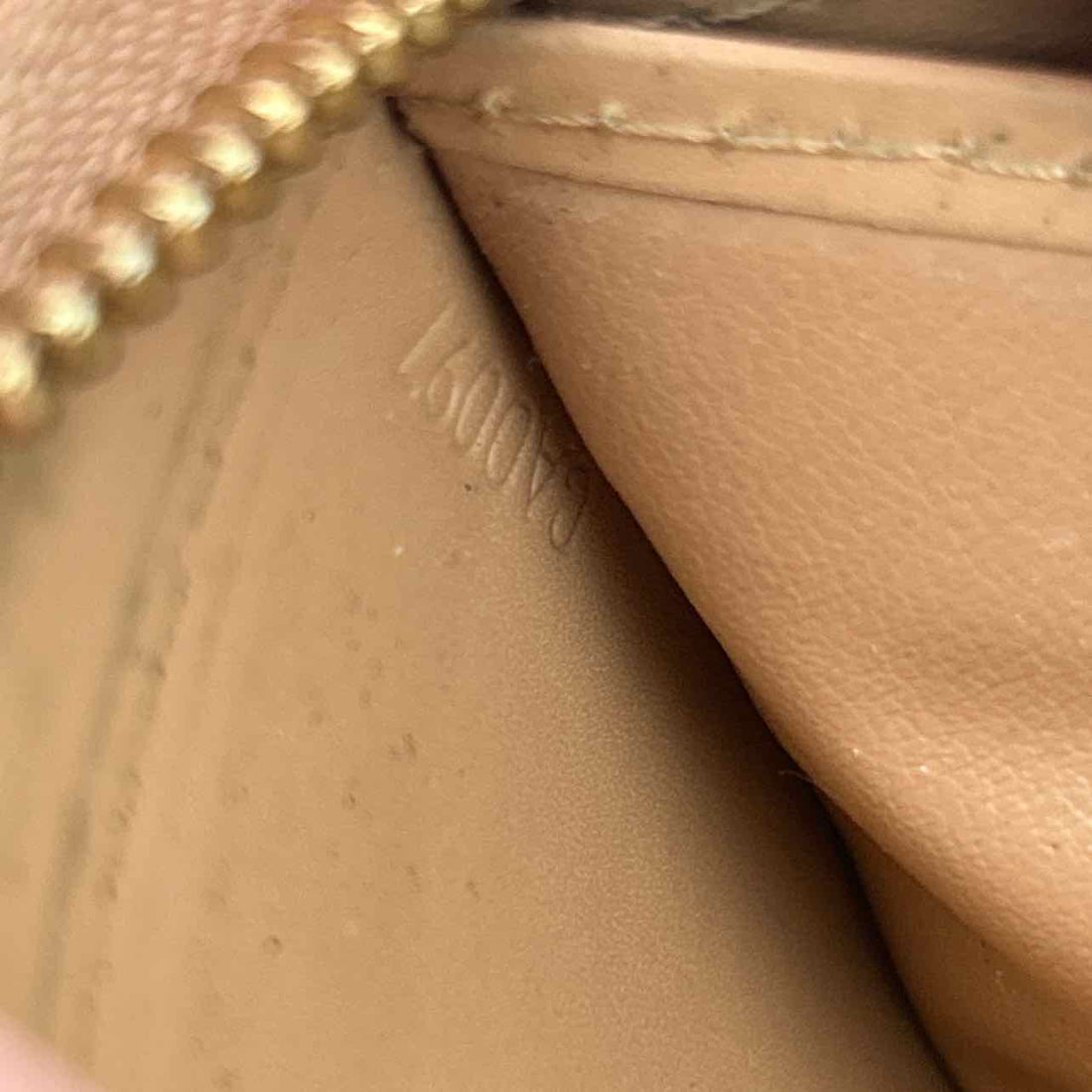 Louis Vuitton 2007 Vintage LV Zippy Wallet Patent Leather Gold LUXURY
