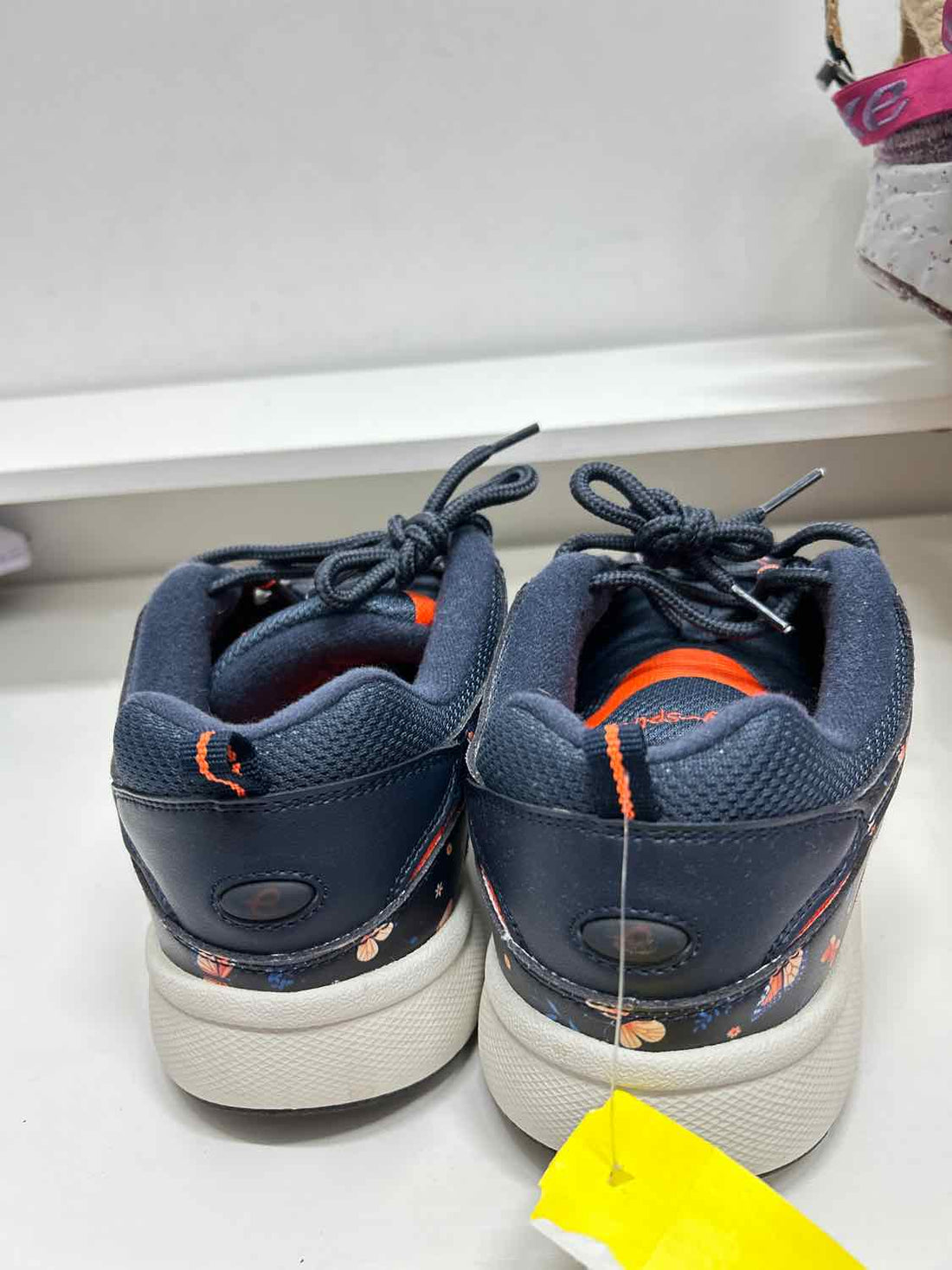 Easy Spirit Women Size 8.5 WW Navy Print Sneakers