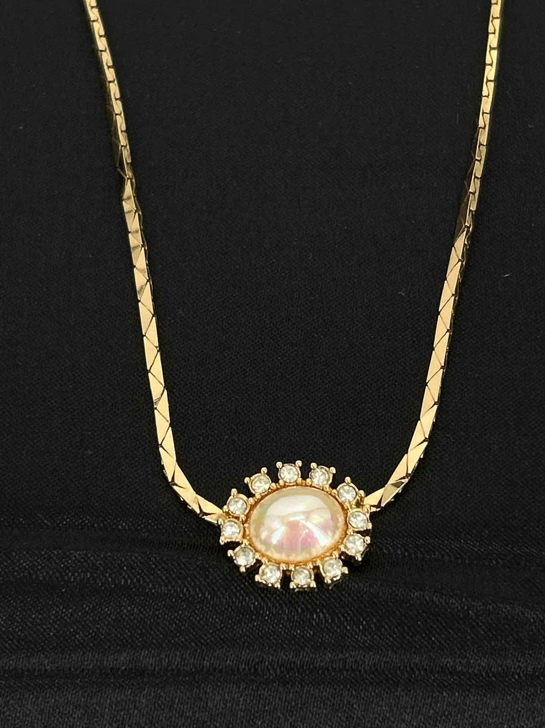 Christian Dior Trifari Faux Pearl Gold Good Necklace