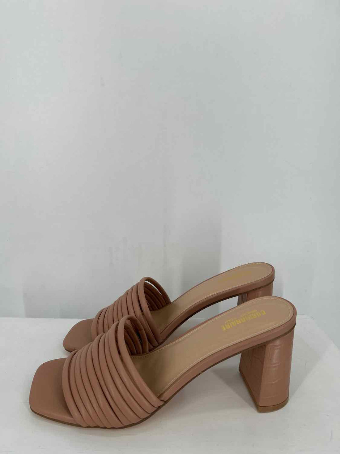 Cushionaire Women Size 8.5 Irma Block Heels