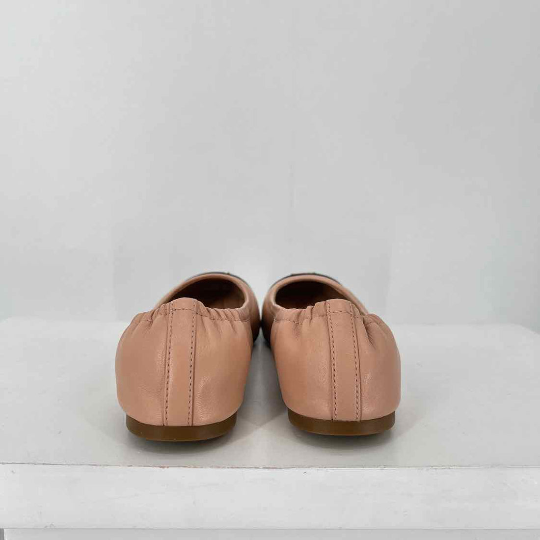 Coach Women Size 7 Beige & Black Flats