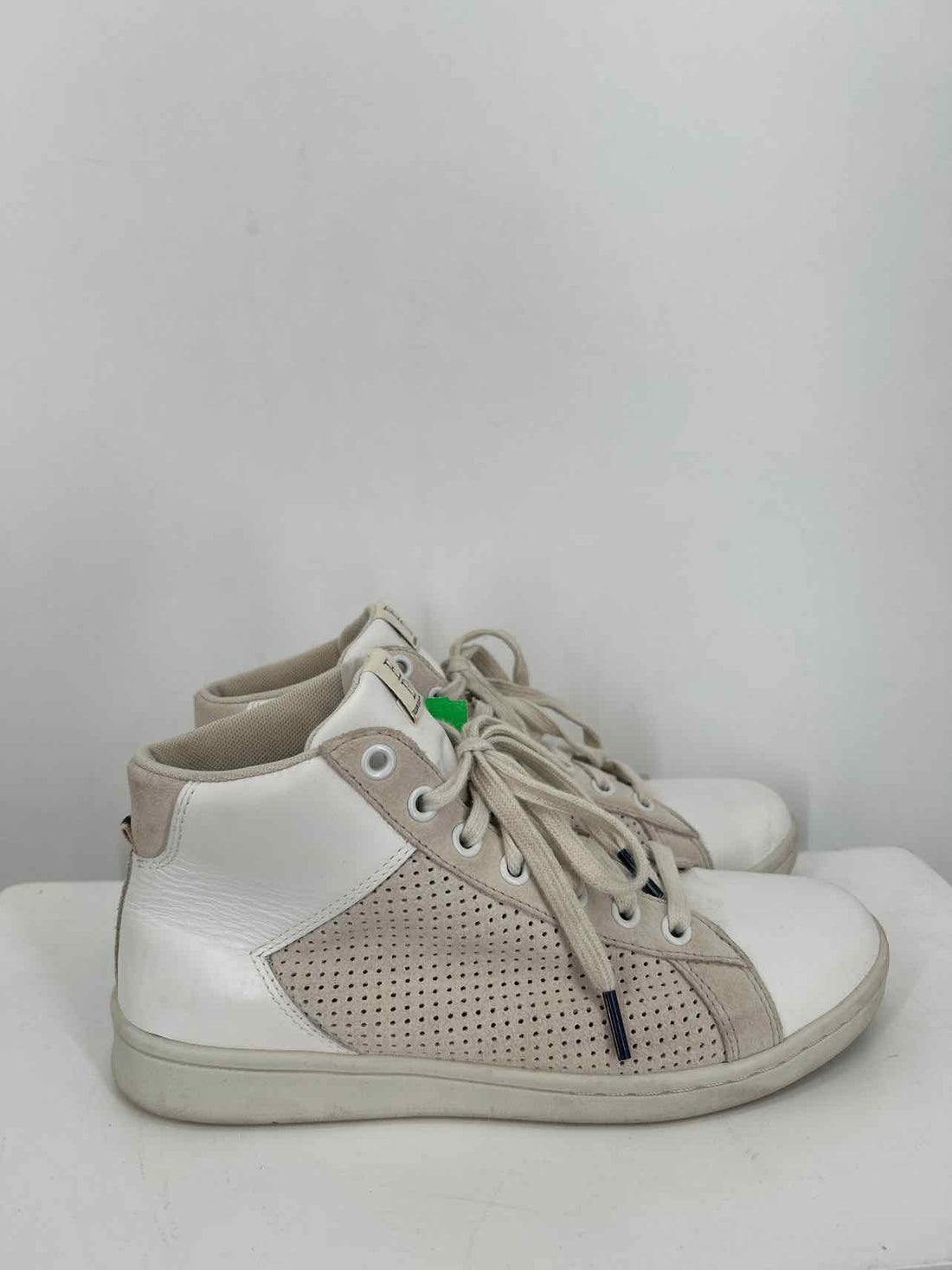 Ellen Degenres Women Size 8.5 White & Beige Sneakers