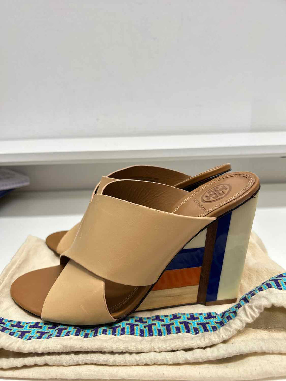 Tory Burch Women Size 8 Buff Wedges