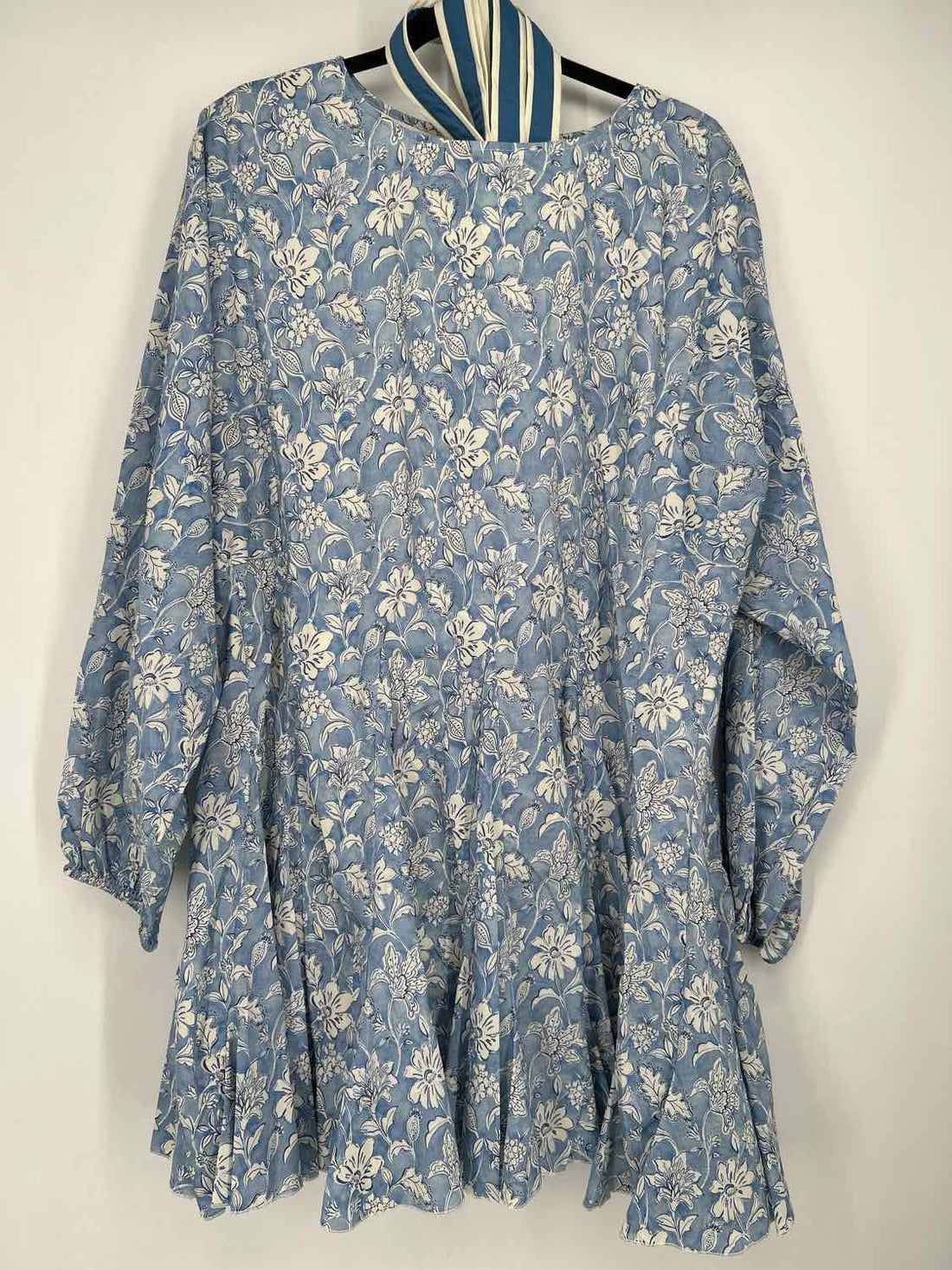 Shop The Mint Size XL Light Blue & White Floral Long Sleeve Dress