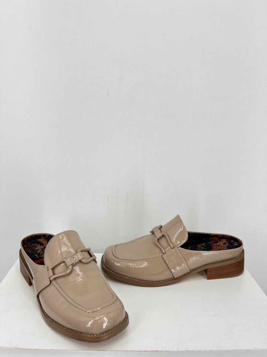 Korks Women Size 7 Beige Mules
