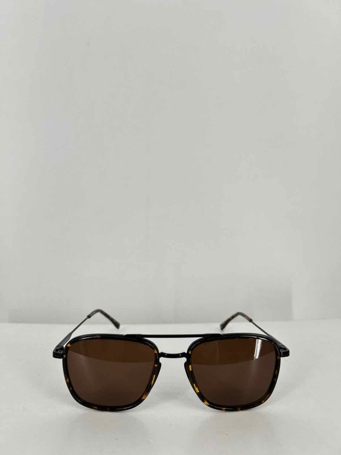 Sunski Size 52-21-135 Brown solid polarized lens Tortoise Sunglasses