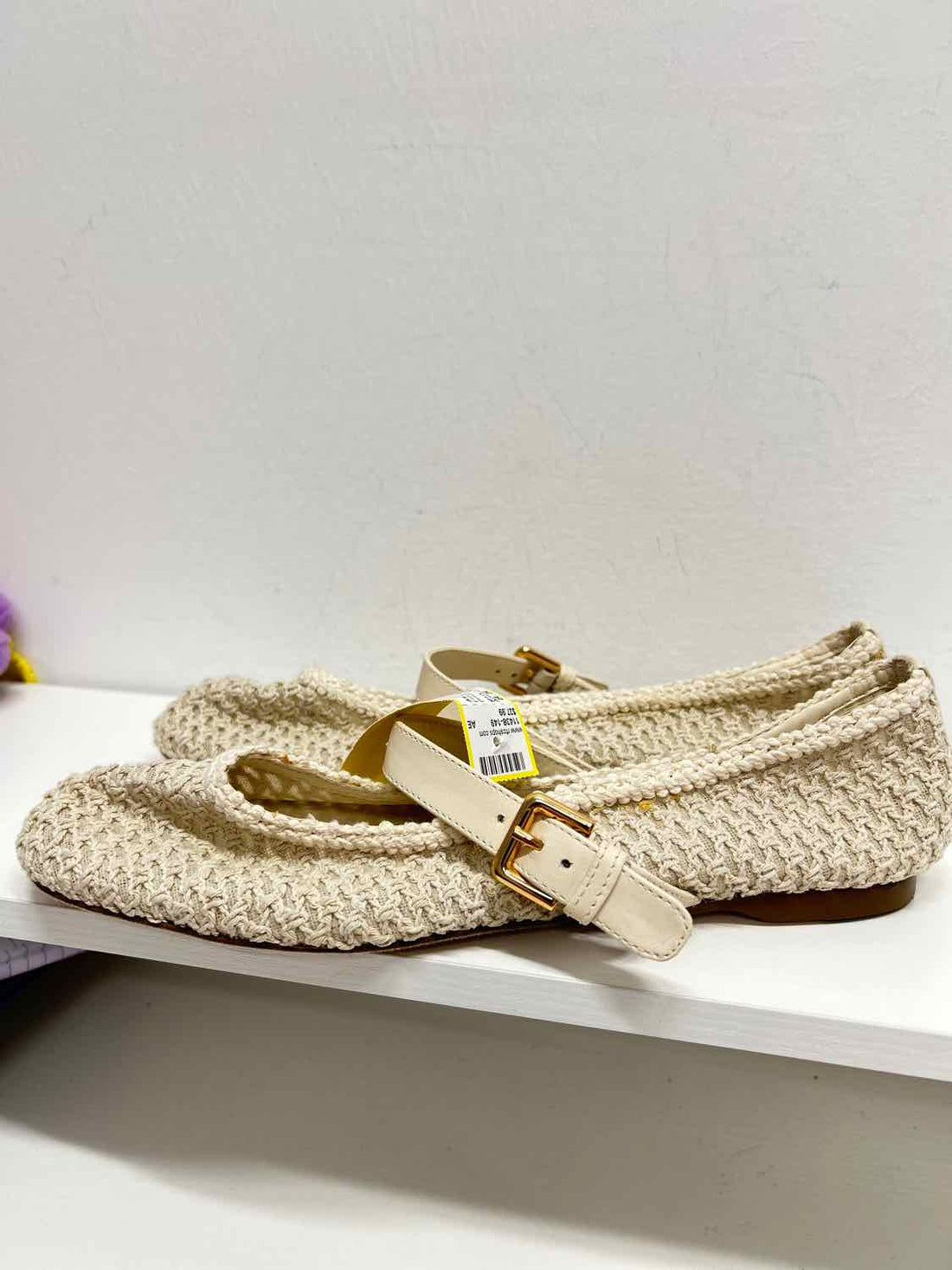 Arezzo Women Size 8.5 Beige Like New Flats