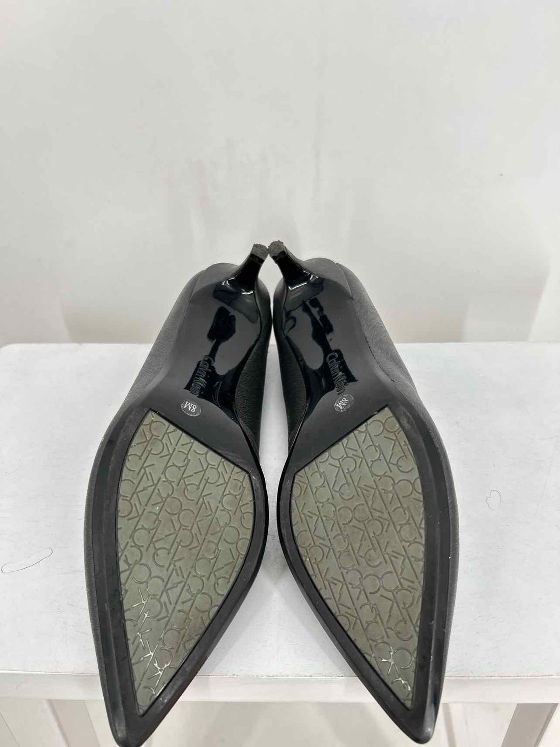 Calvin Klein Women Size 8 Grey Like New Heels