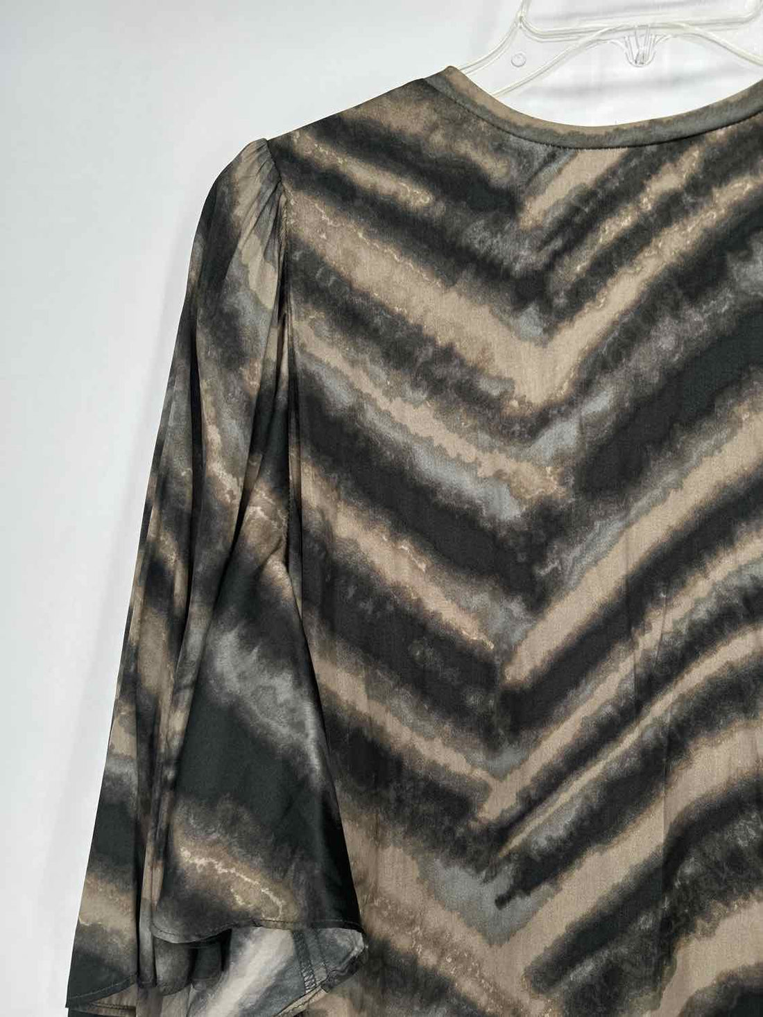 Grade & gather Size L Gray & Taupe Long Sleeve