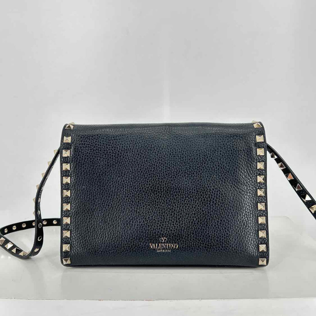 Valentino Garavani Rockstud Black Pebbled Leather Pre Owned LUXURY