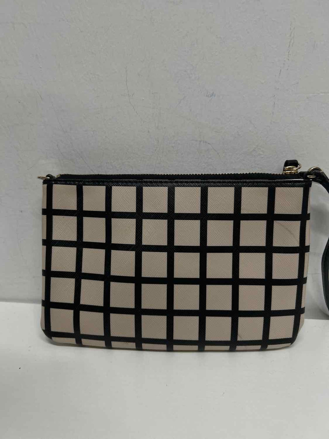 Kate Spade Beige & Black Saffiano Leather Pre Owned Clutch