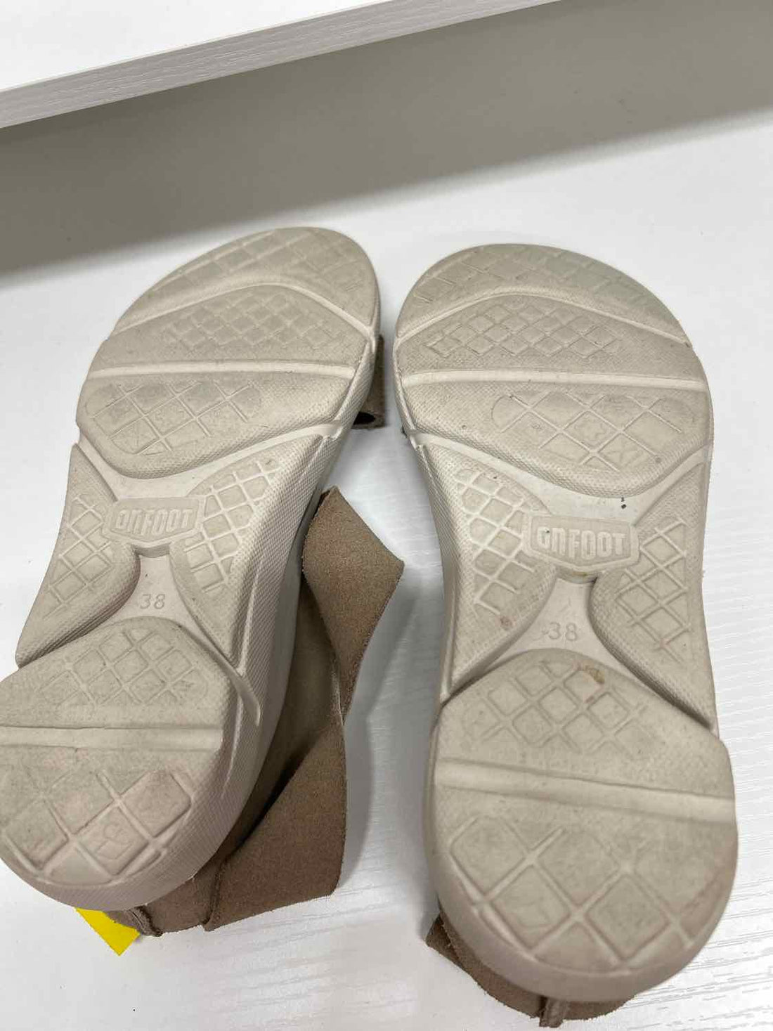 On Foot Women Size 38 Taupe Sandals