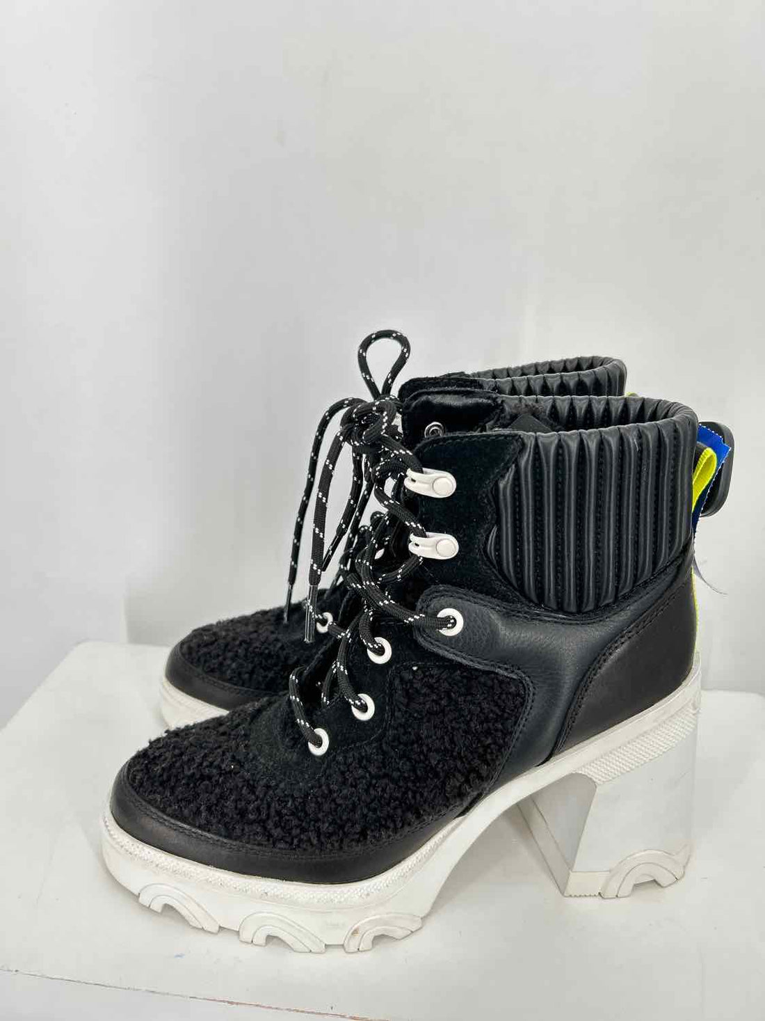 Sorel Women Size 8 Black & White Ankle Boot