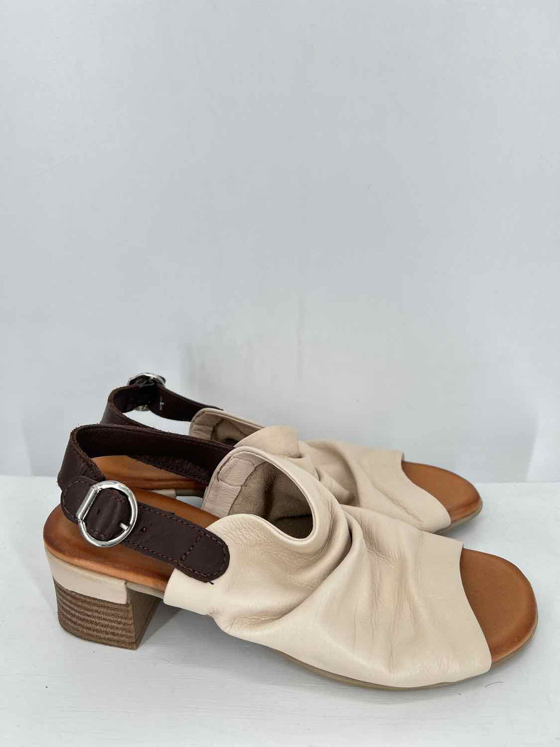 Blulog Women Size 37 Brown & Tan Sandals