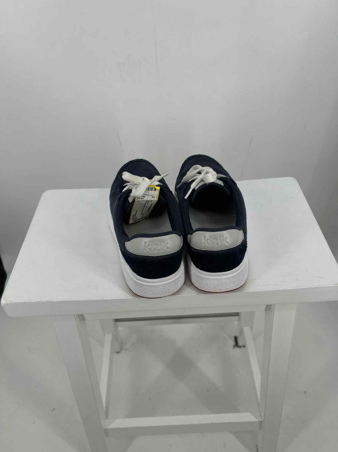 Kizik Women Size 7 Navy Sneakers