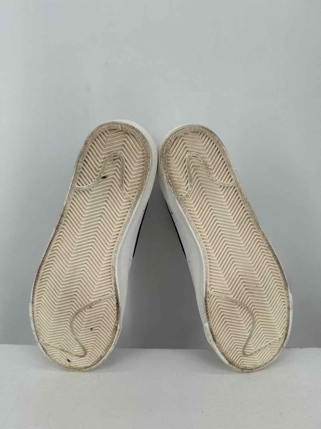 Nike Women Size 7.5 White & Black Sneakers