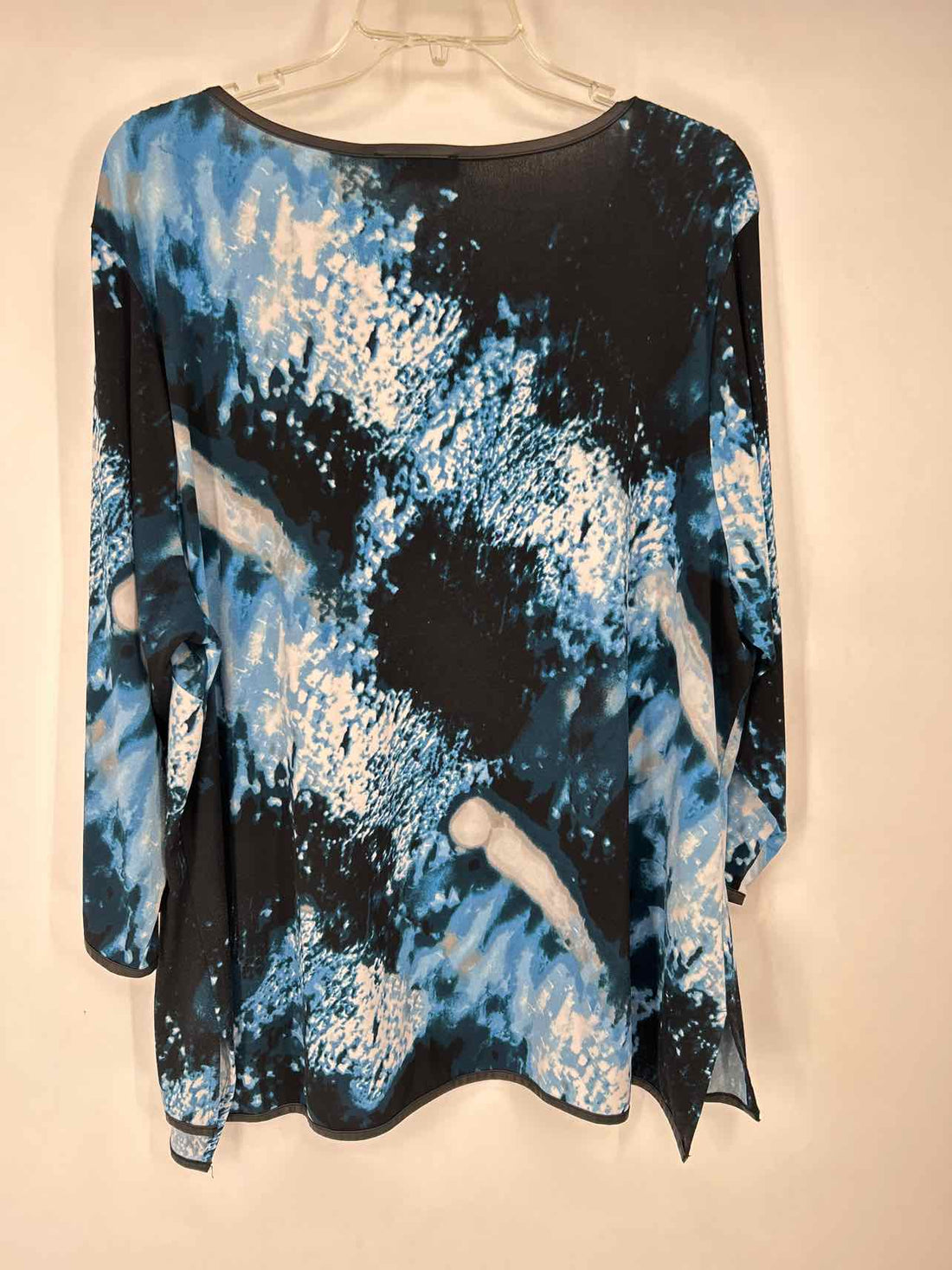 Calvin Klein Size XL Black & Blue Print Long Sleeve