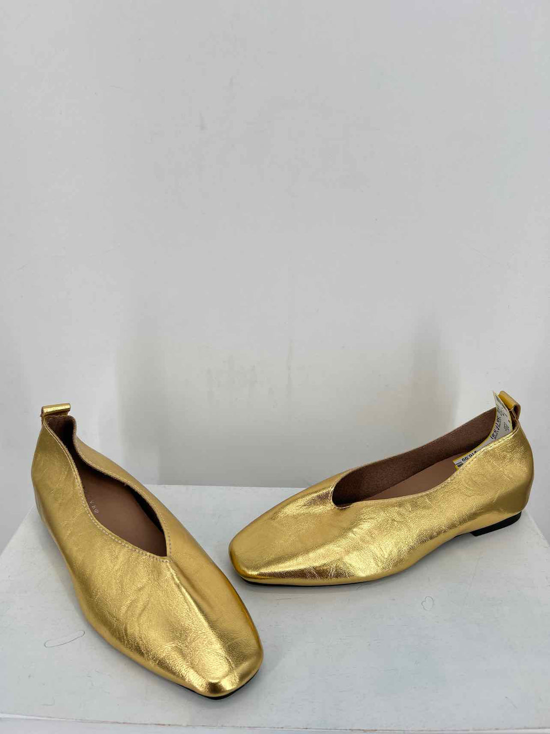 LUYTQ & LOVE Women Size 38 (7.5-8) Gold Flats