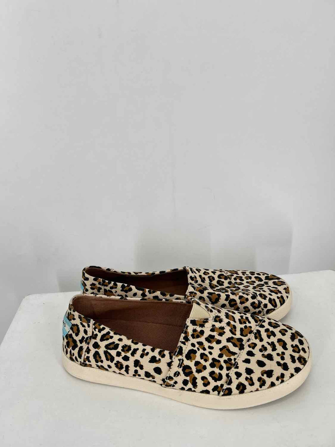 Toms Women Size 7 Leopard Flats
