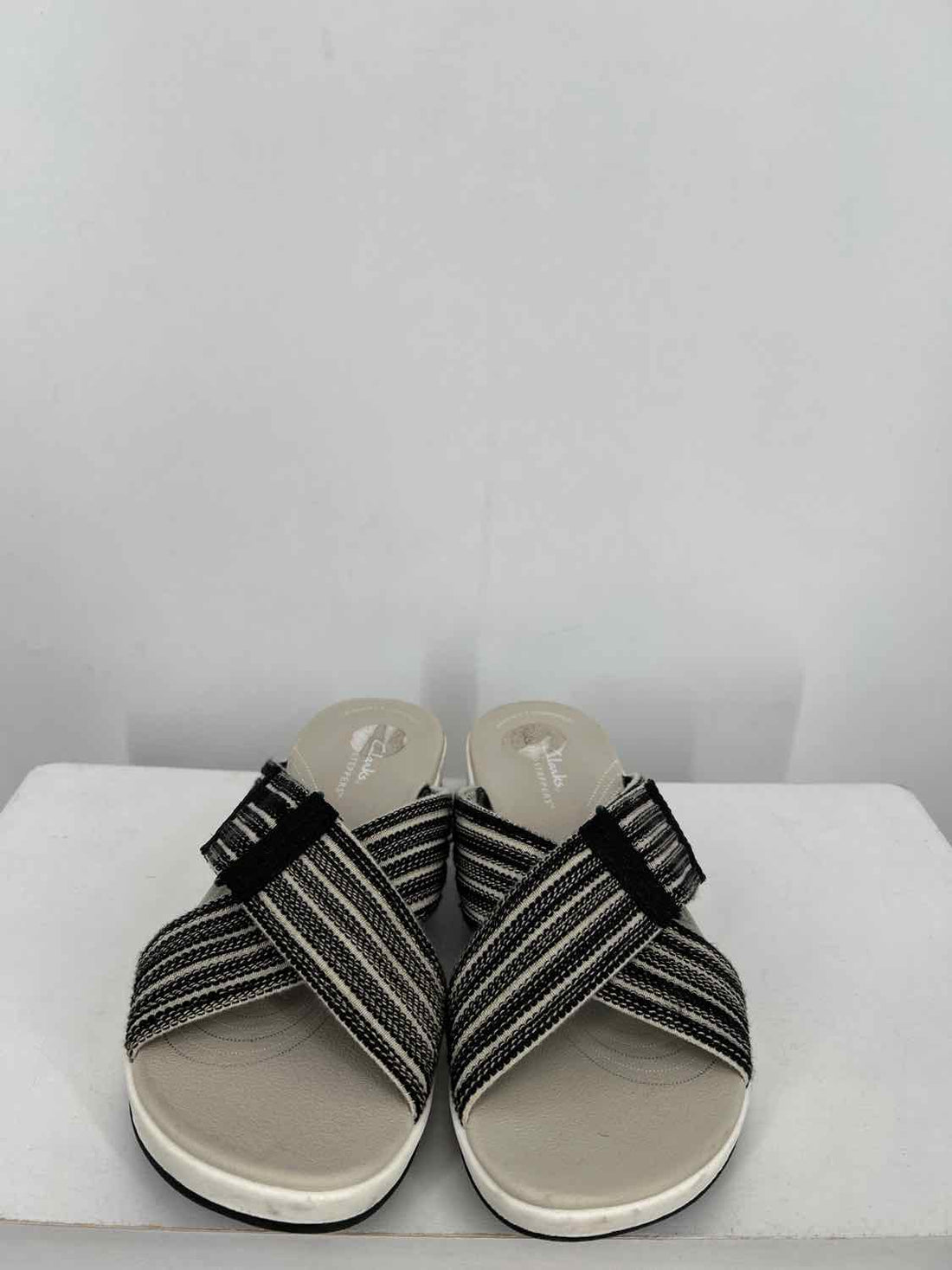 Clarks Women Size 7 Black & White Sandals