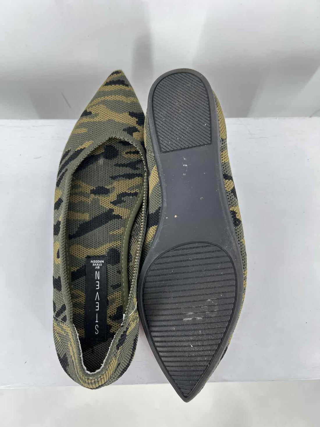 Steven Women Size 6 Camo Flats