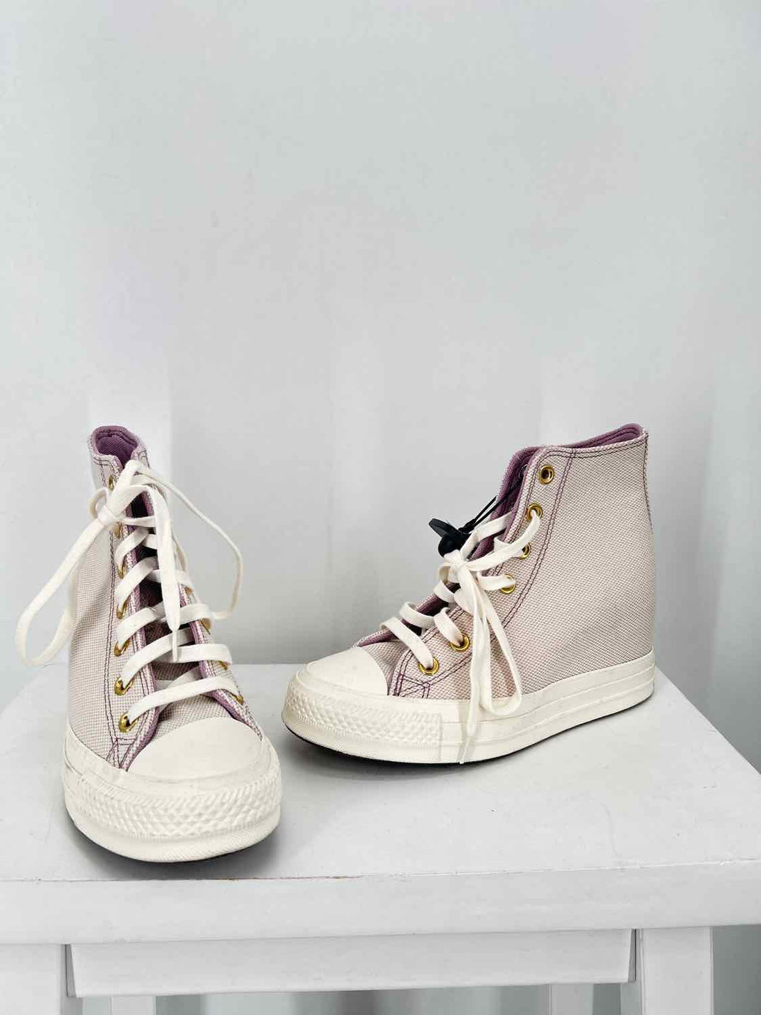 Converse Women Size 6 Light Purple Sneakers