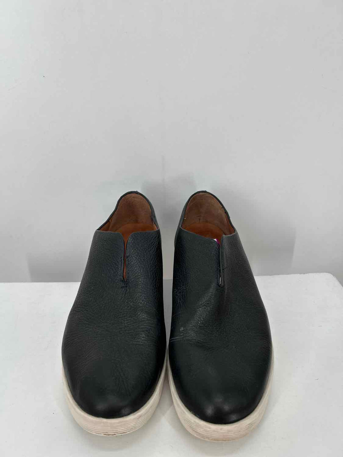 Gentle Souls Women Size 7.5 Black Pre Owned Leather Flats