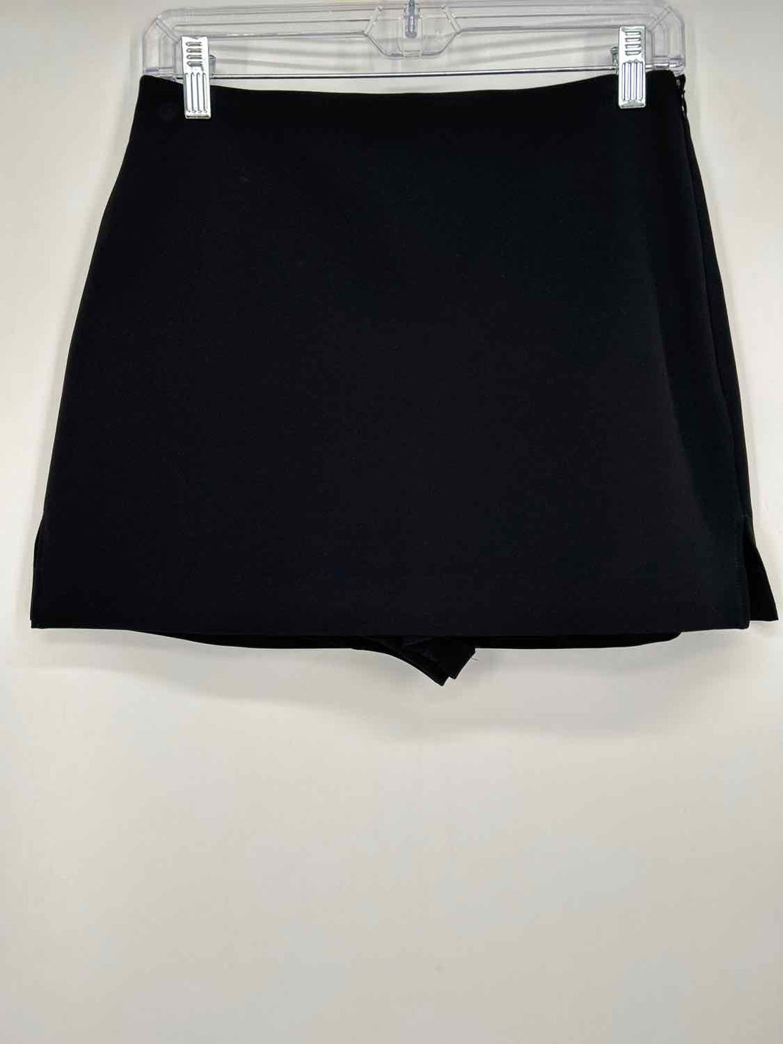 Express Size 6 Black Skort