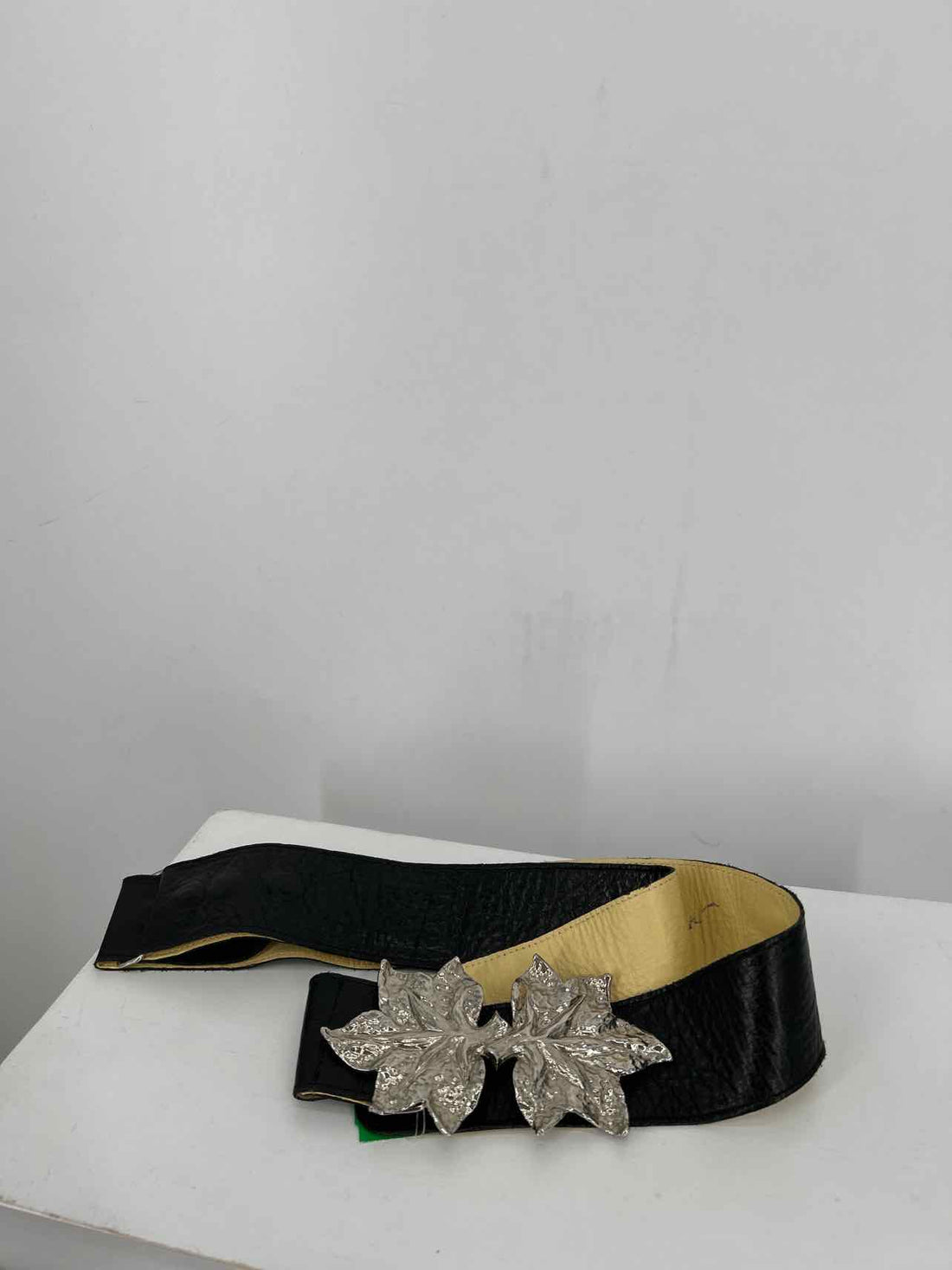 Valahian Queens Size L Leather Black & Silver Vintage Belts