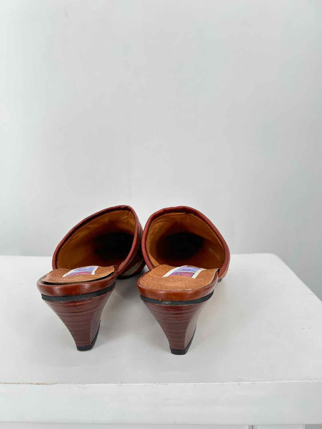 Em May Women Size 8 Green & Red Print Mules