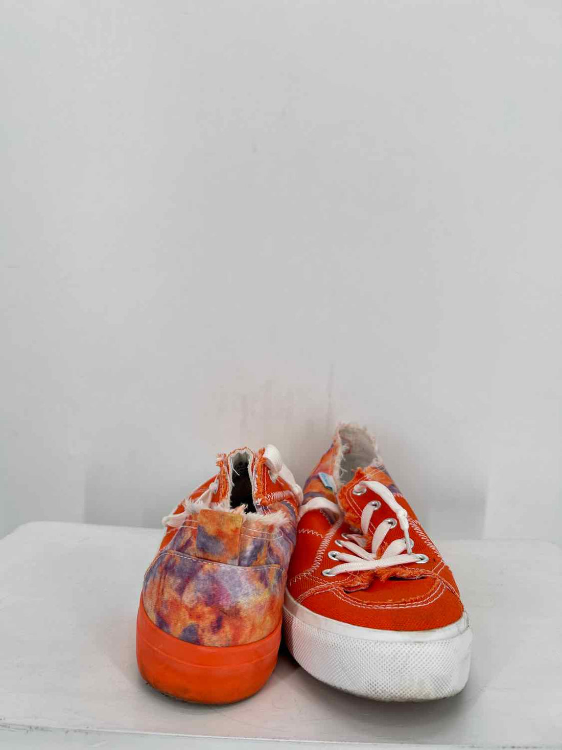 Obtaom Women Size 9 Orange Sneakers