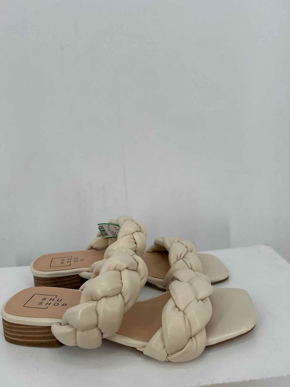 Sun Shop Women Size 7.5 Cream Sandals