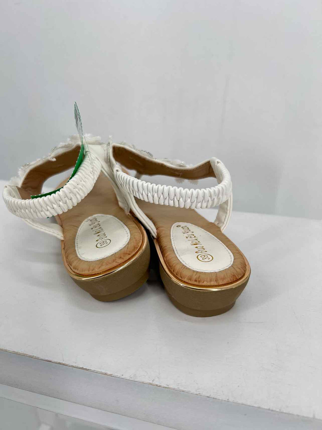 Duo Mei Zu Yuan Women Size 39 (8.5-9) White New Sandals