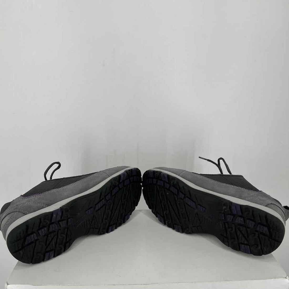 L L Bean Women Size 10W Gray & Purple Sneakers