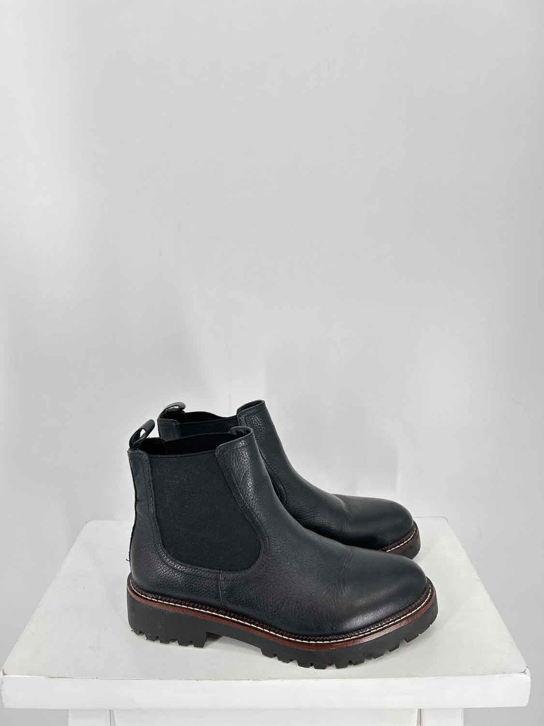 Caslon Women Size 8.5 Black Chelsea Boot