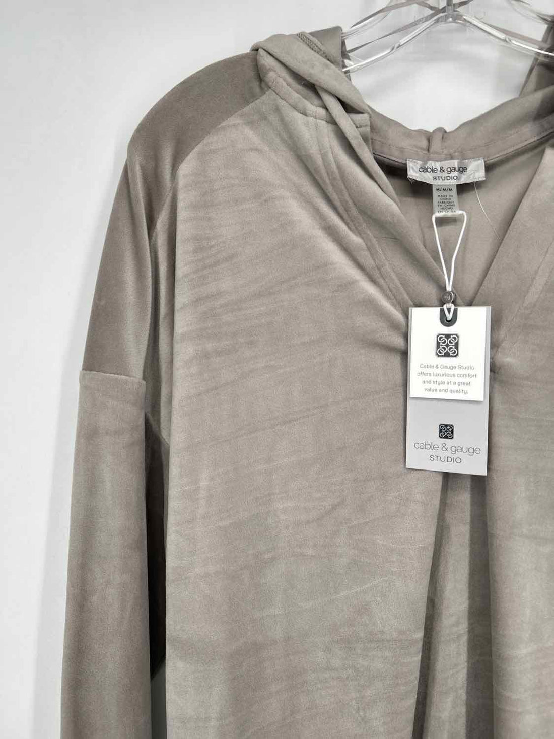 Cable & Gauge Size M Light Gray Velour Hoodie