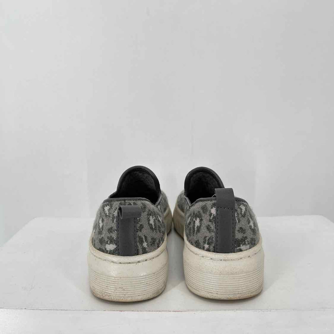 Sofft Women Size 7 Grey Leopard Sneakers