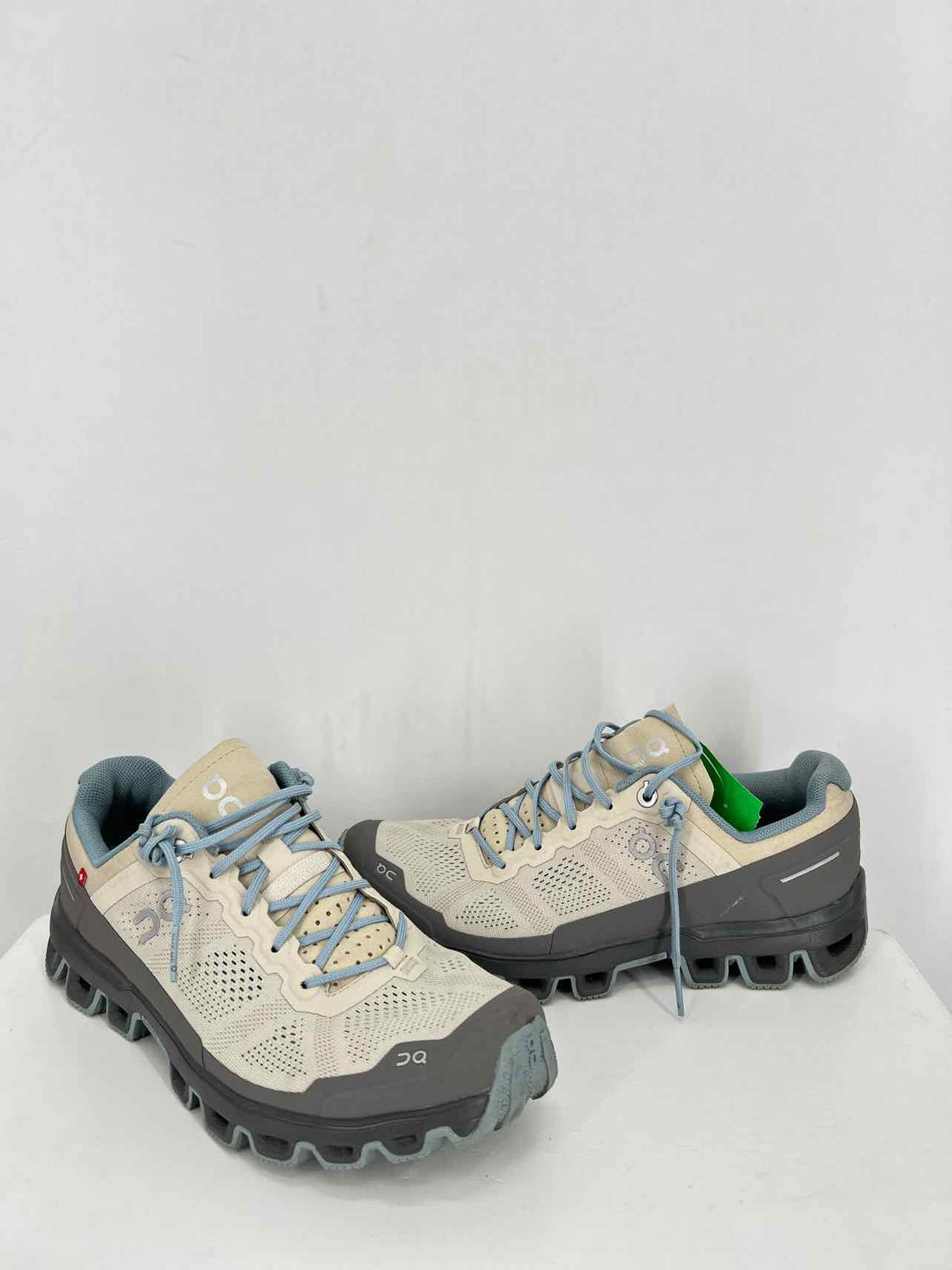 On Cloud Women Size 7 Tan & Gray Sneakers