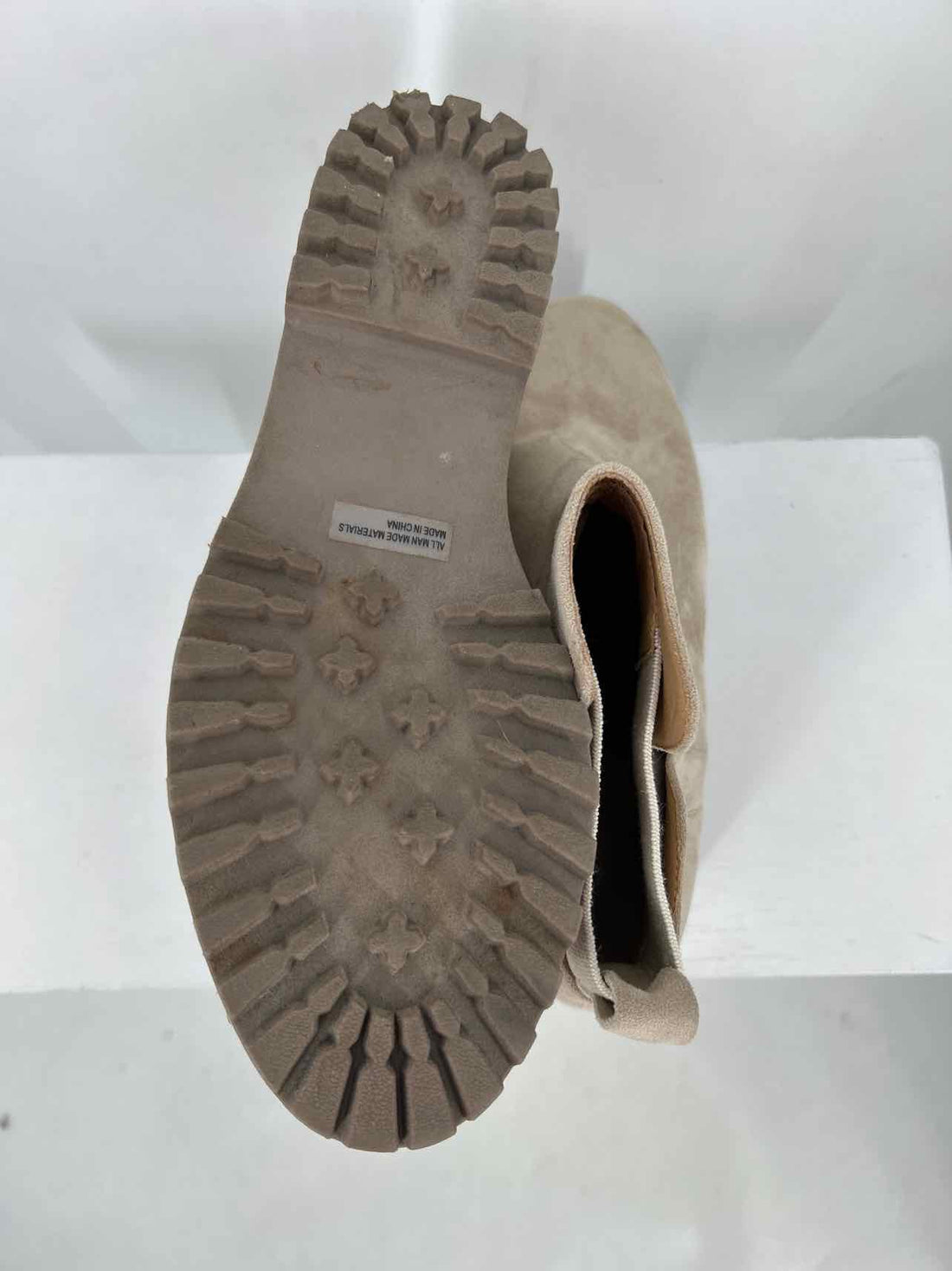 DV Women Size 9.5 Beige Chelsea Boot