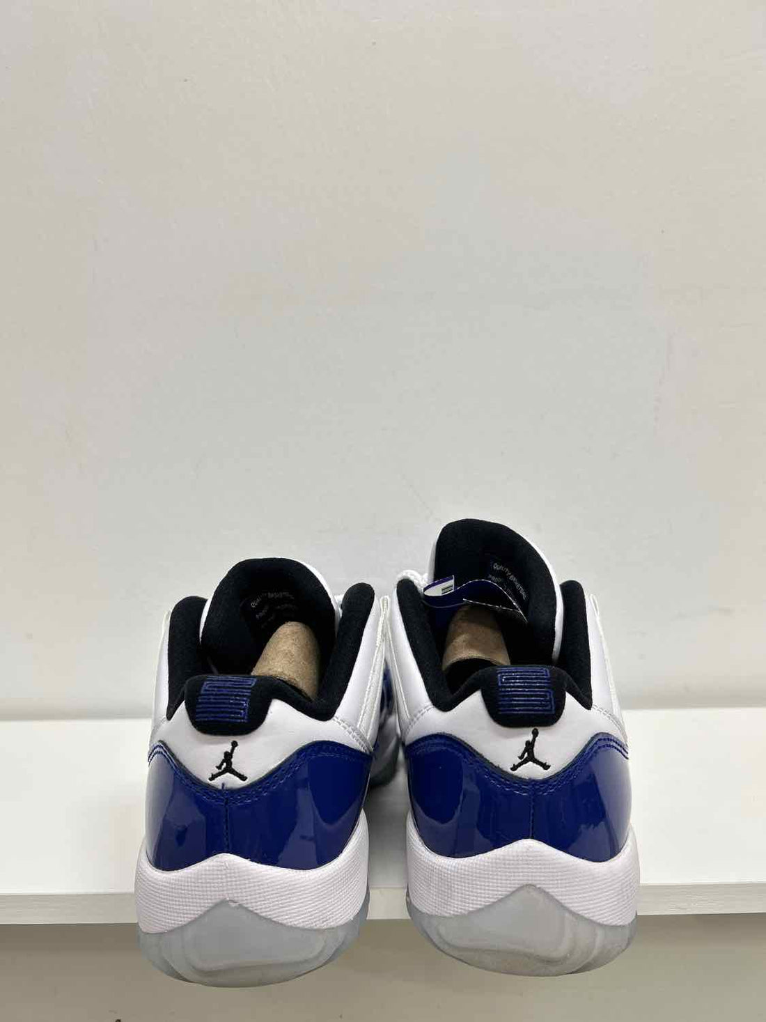 air jordan Women Size 6 White & Blue Sneakers