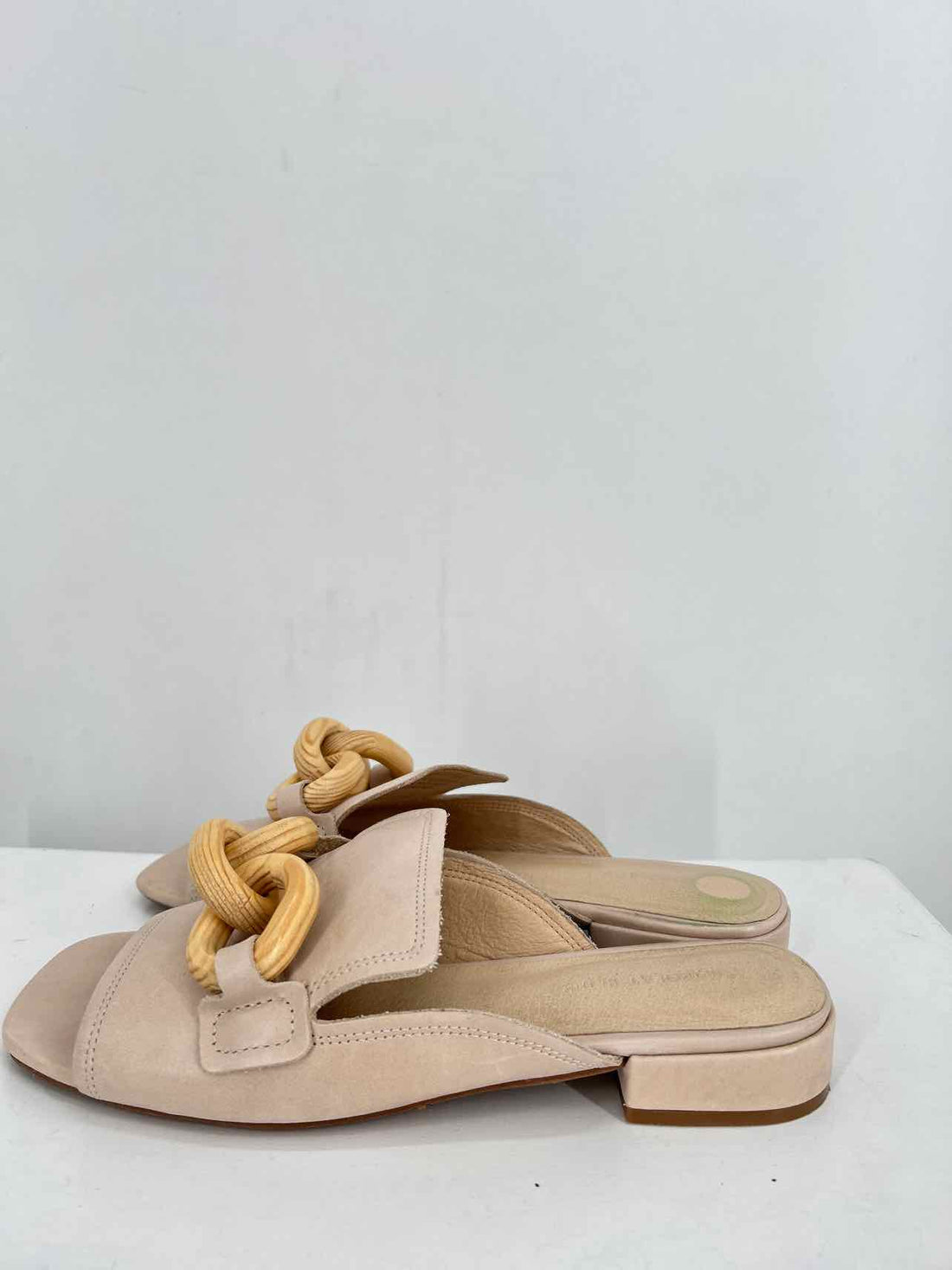 Chocolat Blu Women Size 7.5 Beige Sandals