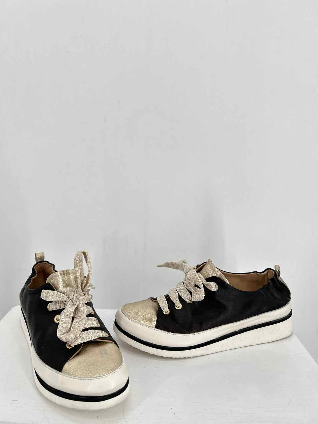 xsa Women Size 37 Black Leather Sneakers