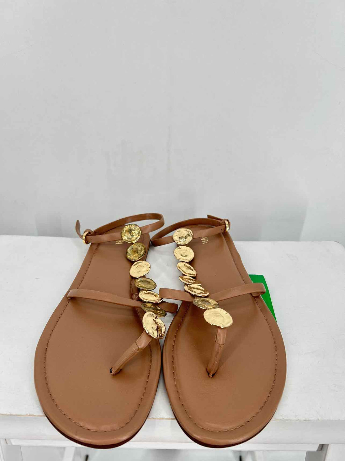 Zara Women Size 40 Beige & Gold Sandals