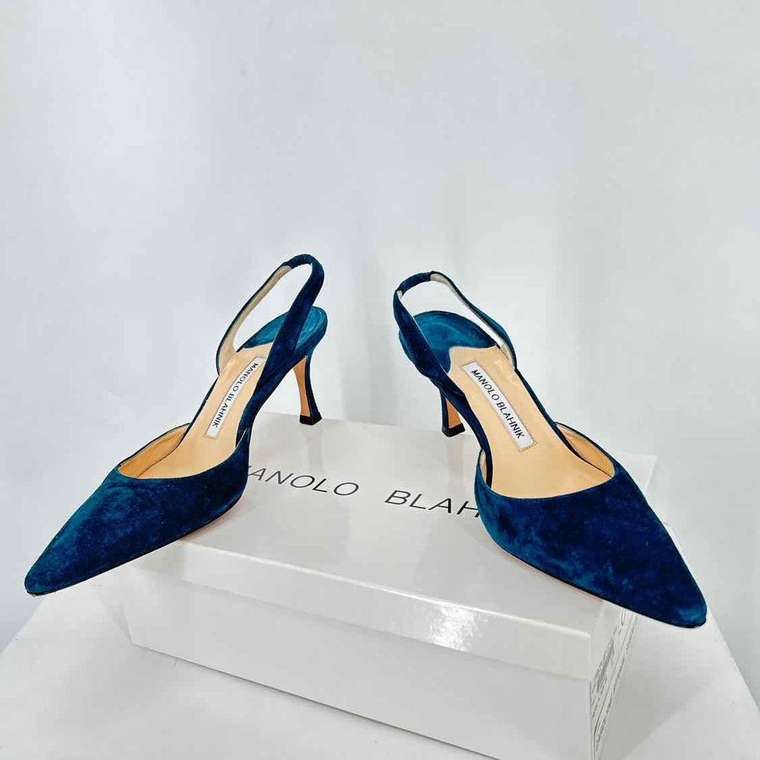 Manolo Blahnik Women Size 37 Blue Suede LUXURY