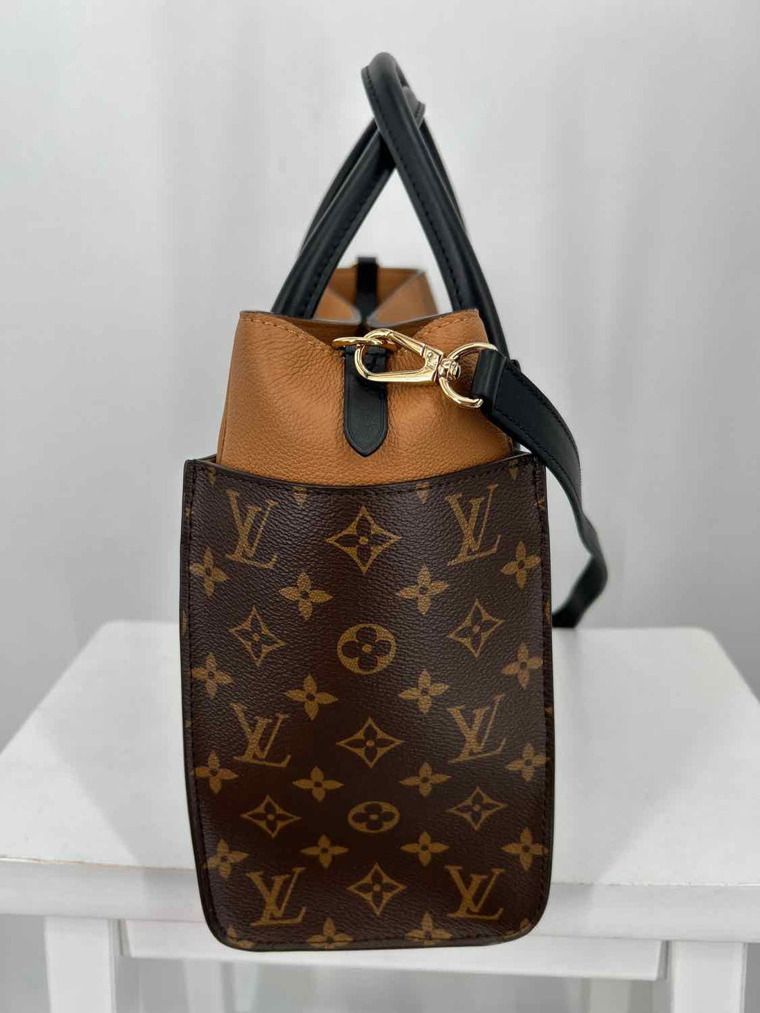 Louis Vuitton On My Side LUXURY