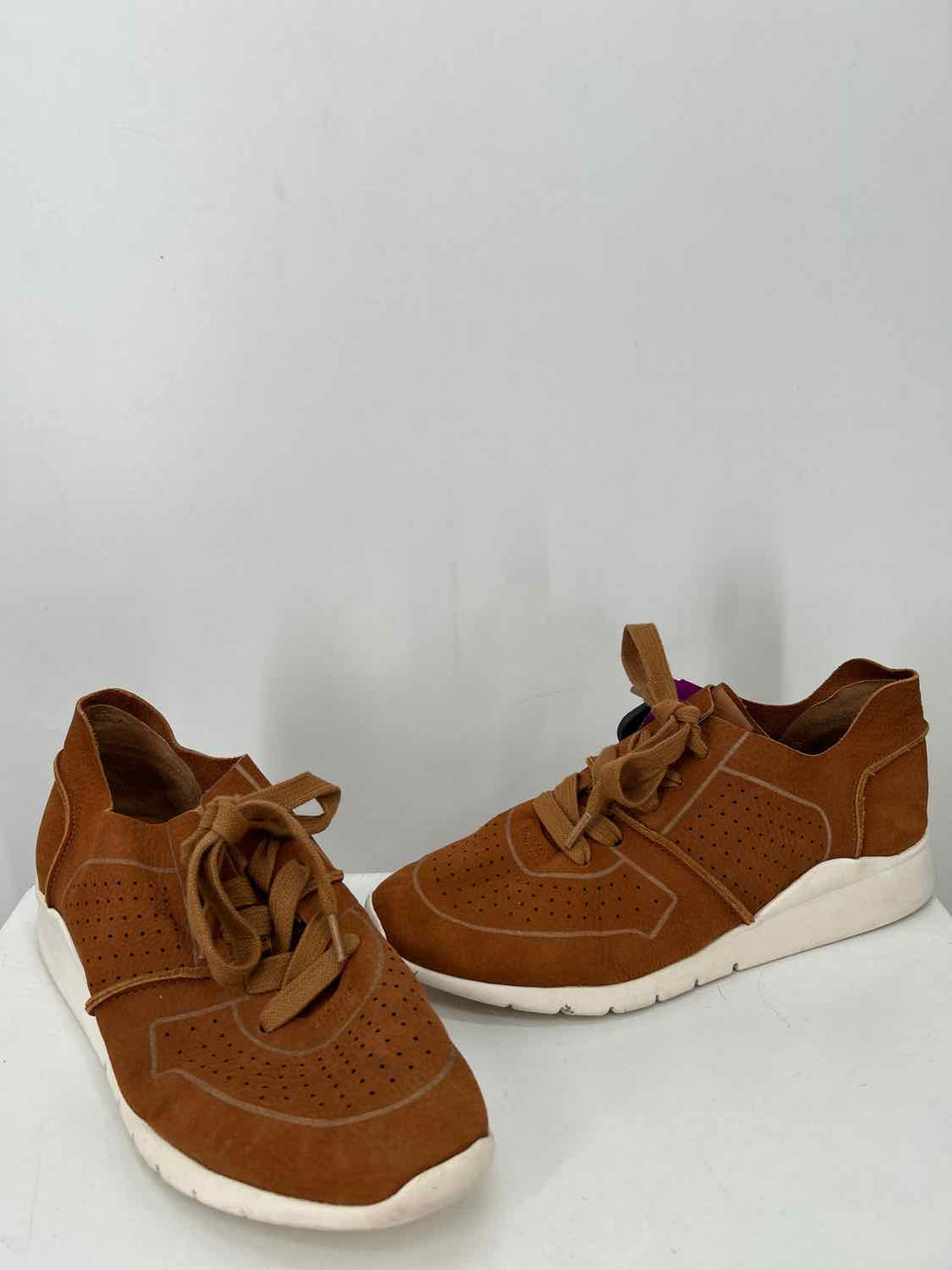 Gentle Souls Women Size 8 Brown Sneakers