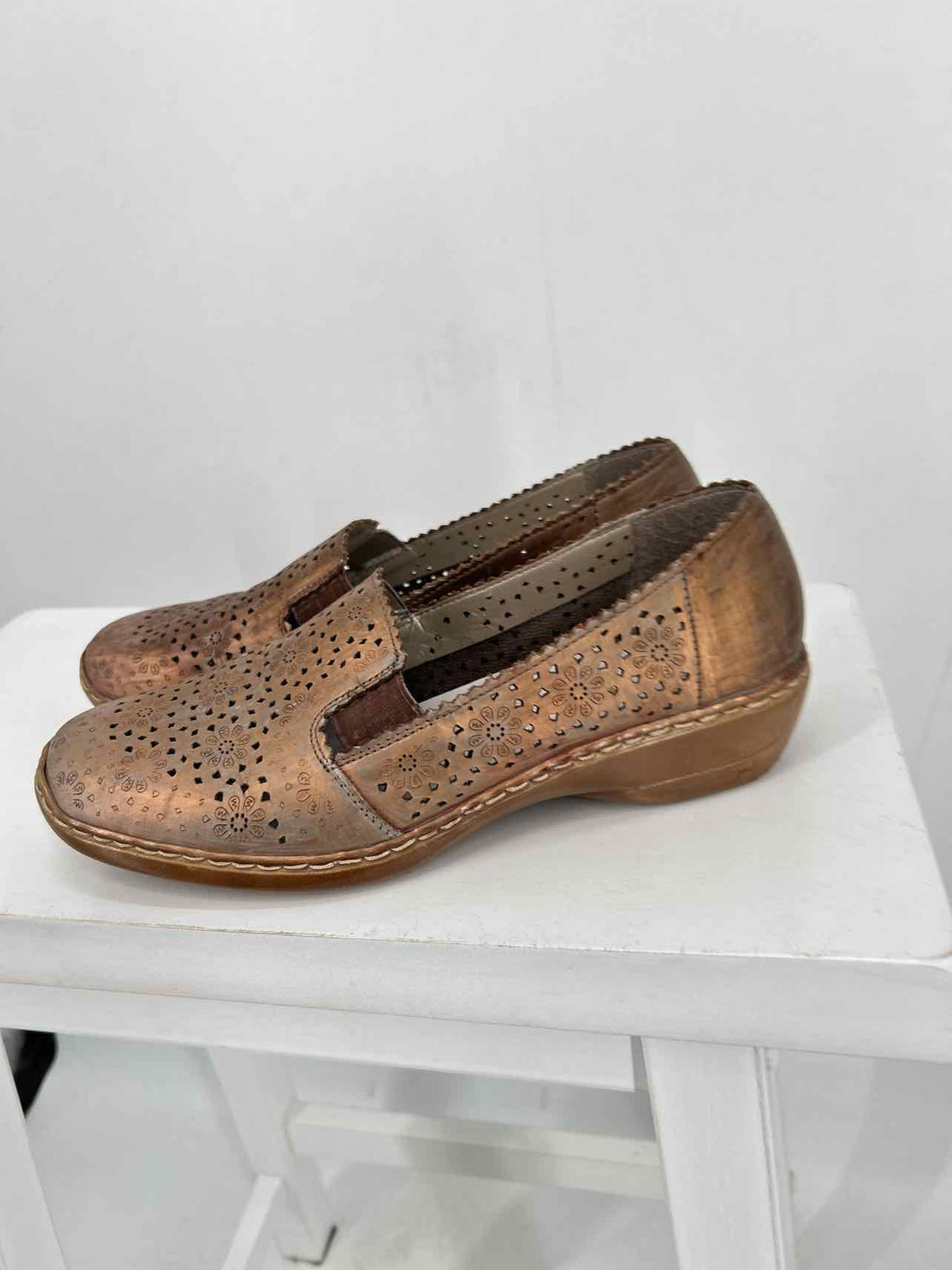 Rieker Women Size 39 Bronze Flats